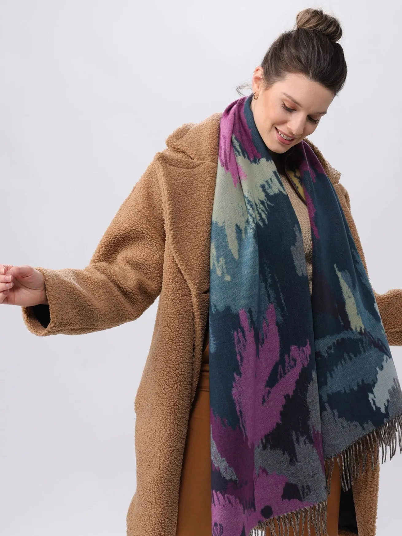 Cashmink-Schal mit abstraktem floralem Design