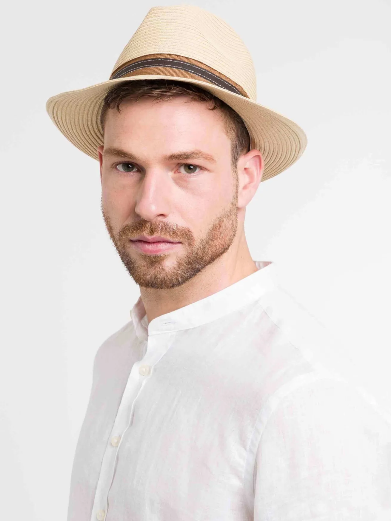 Einfarbiger bugatti Sommer-Fedora mit Leder-Hutband