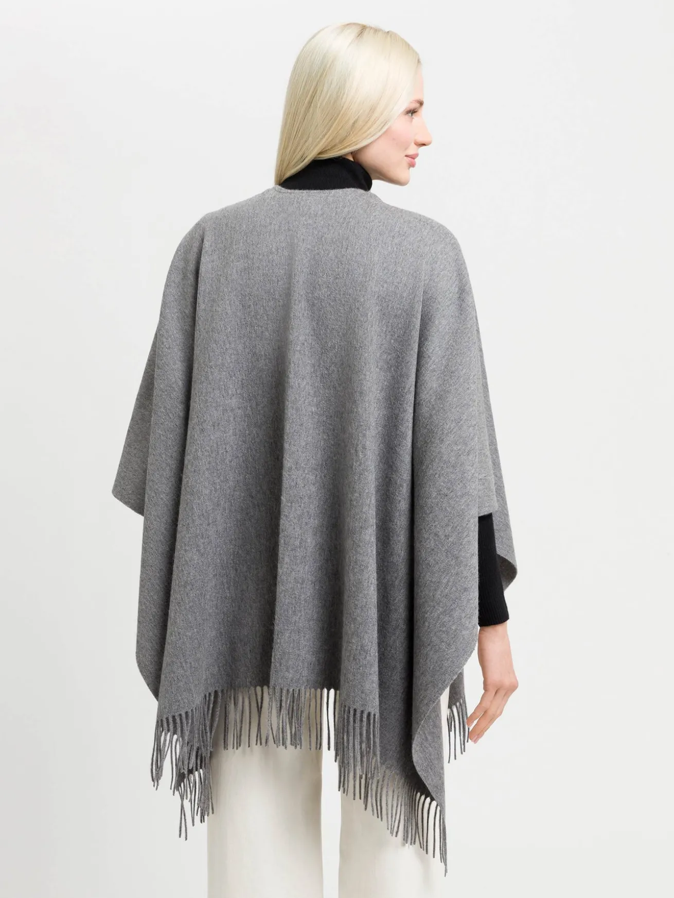 Einfarbiger Poncho aus reiner Wolle