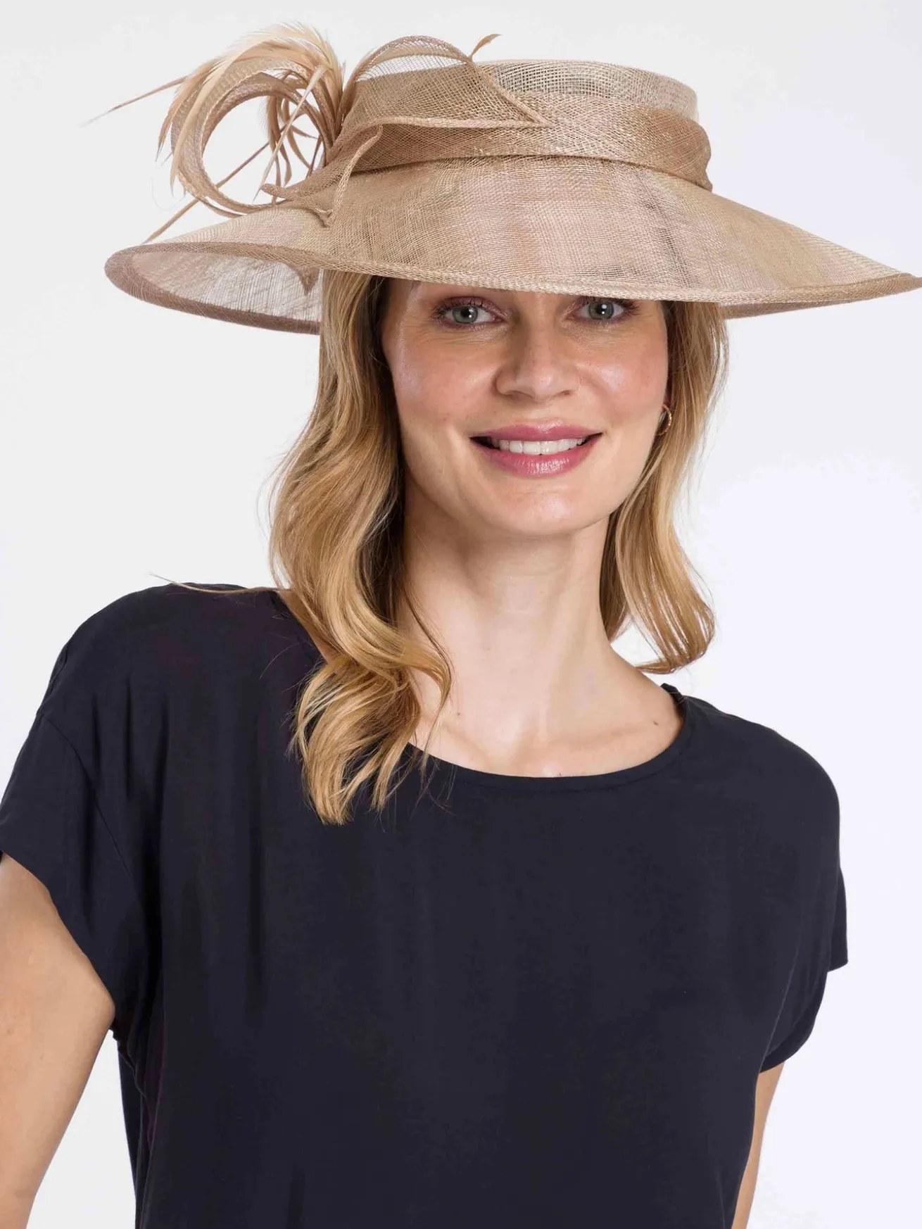 Eleganter Loevenich Haarreif mit Sinamay Schleife und Feder-Schmuck