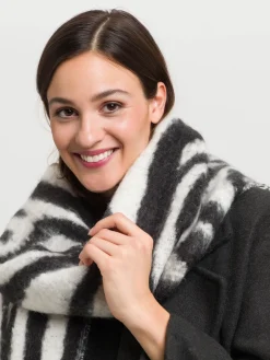 Flauschiger XL-Schal mit Zebra-Design in Wollmischung