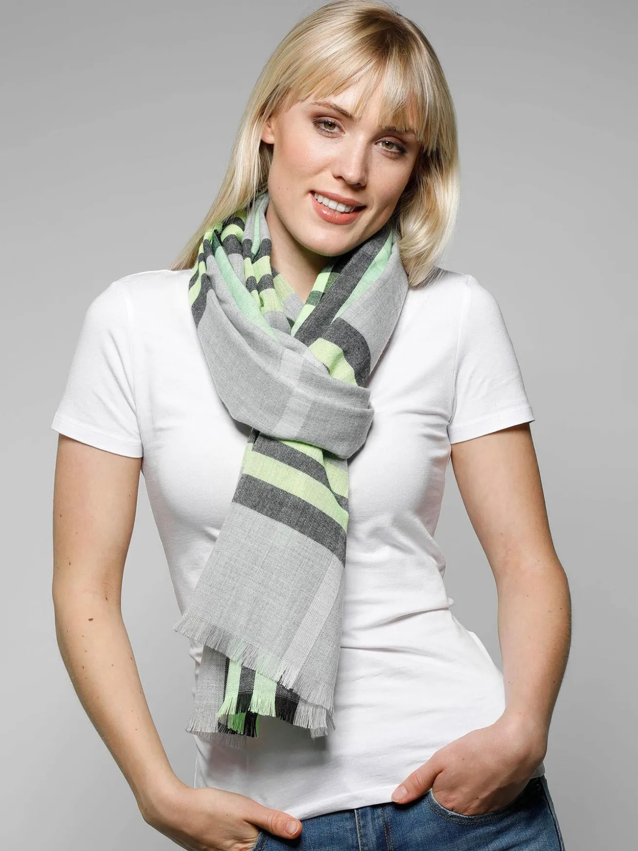 Stola mit FRAAS Plaid - Made in Germany