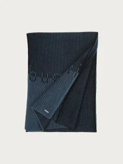 Strickschal mit bugatti-Schriftzug in Wollmischung