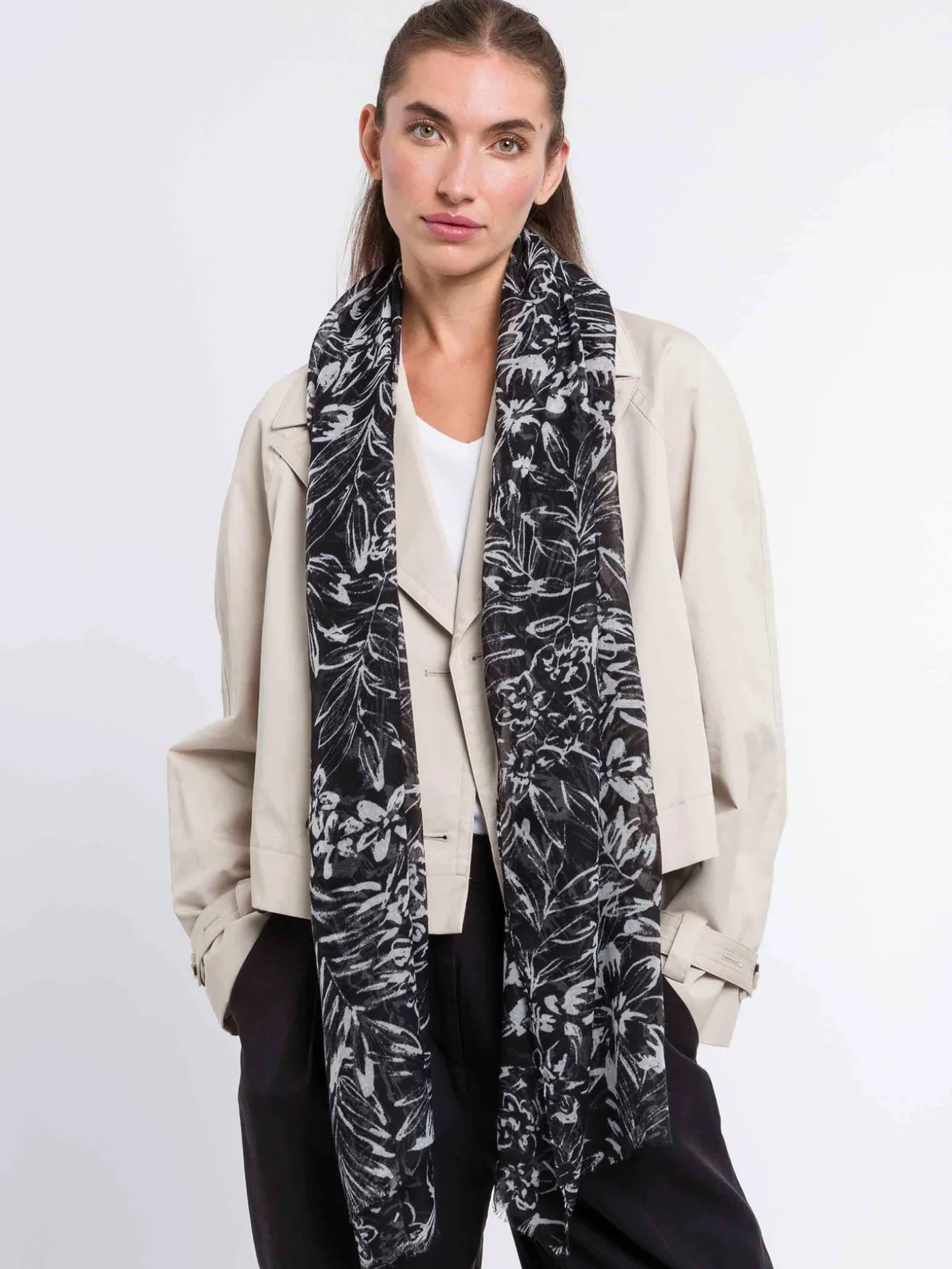 Sustainability Collection - Eleganter Schal mit tropischem Blumen-Design