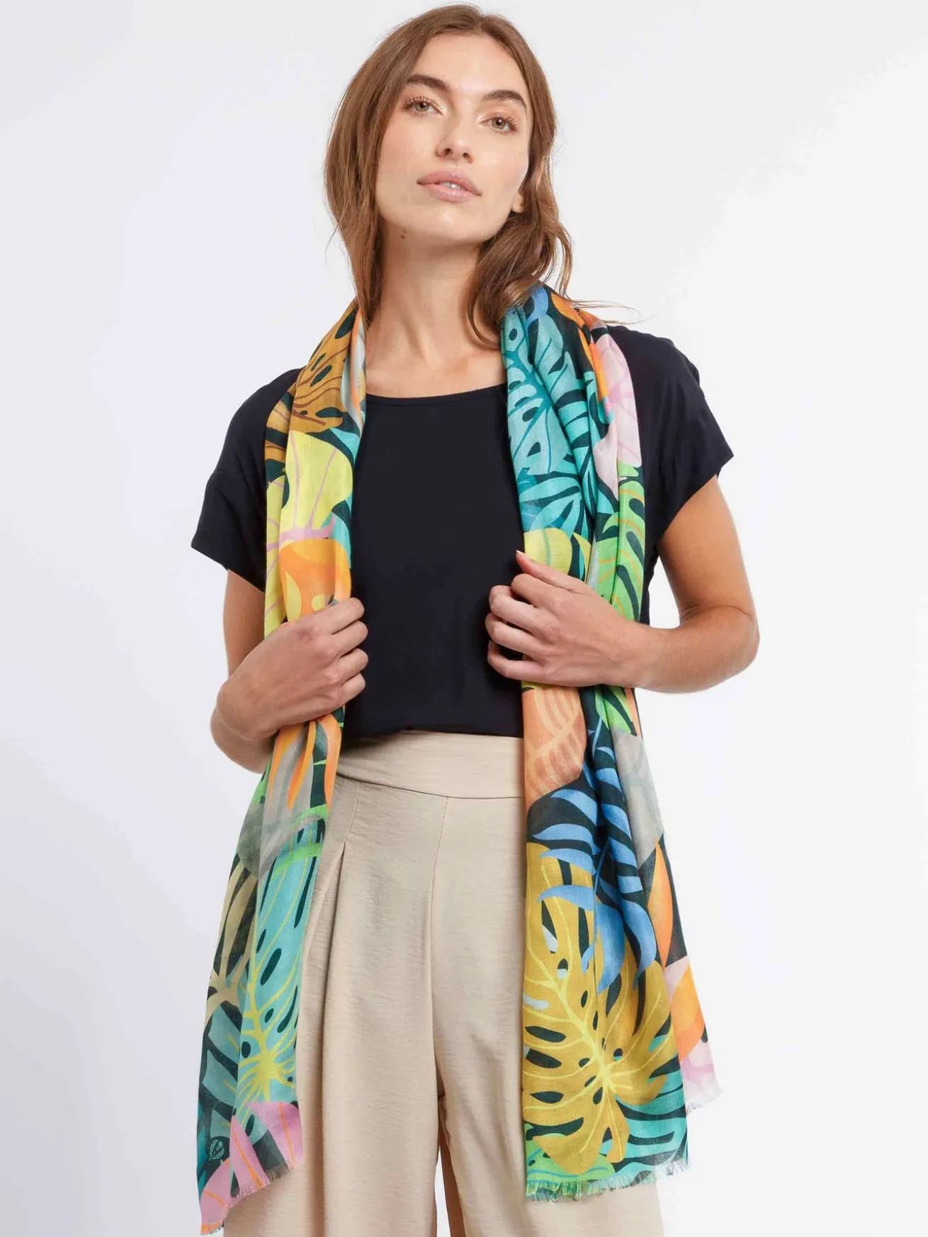Sustainability Collection - Schal mit buntem Blatt-Design aus Viskose