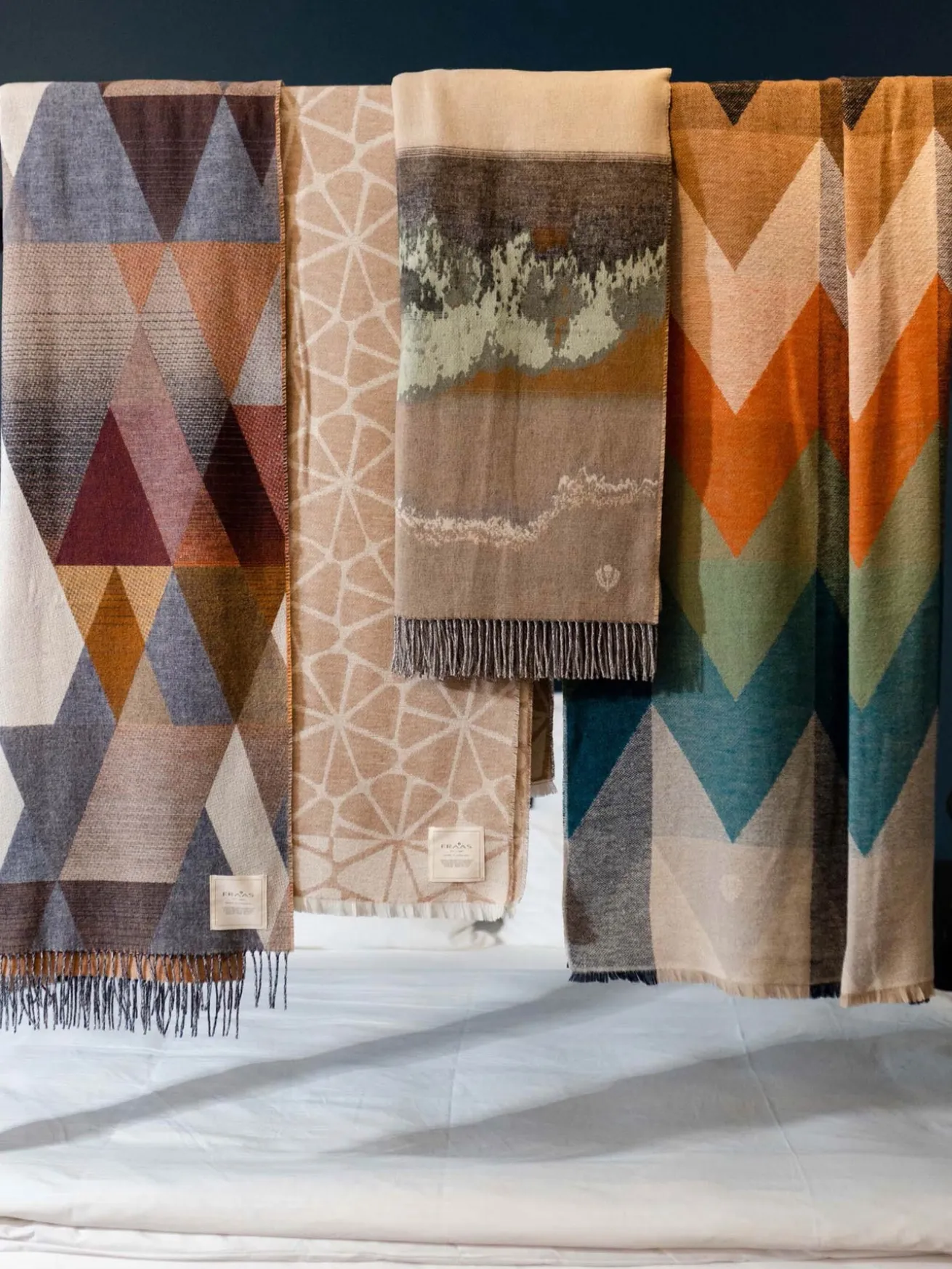 Sustainability Edition - Cashmink-Decke mit Dreieck-Design - Made in Germany