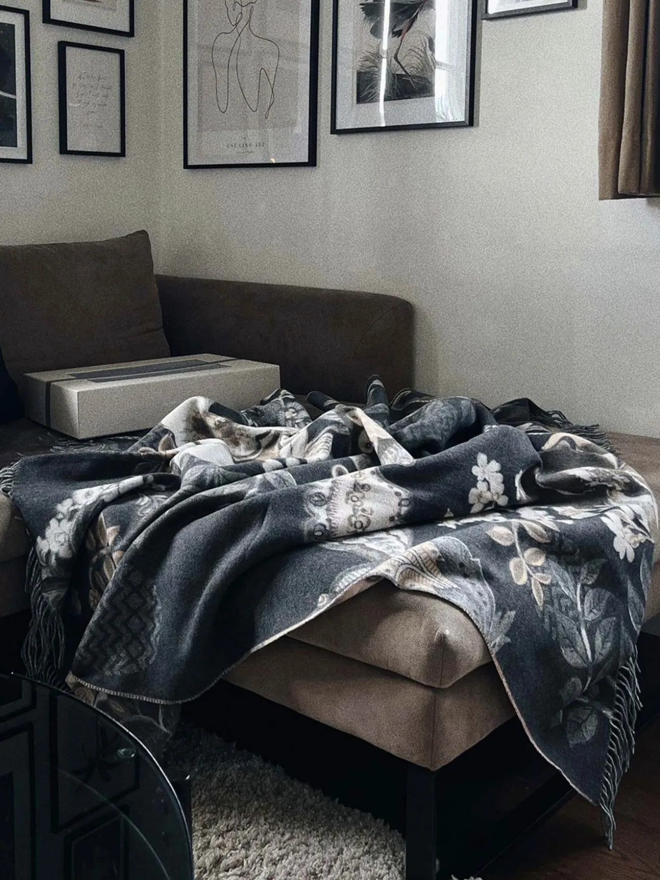 Sustainability Edition - Cashmink-Decke mit Blumenranken-Design - Made in Germany