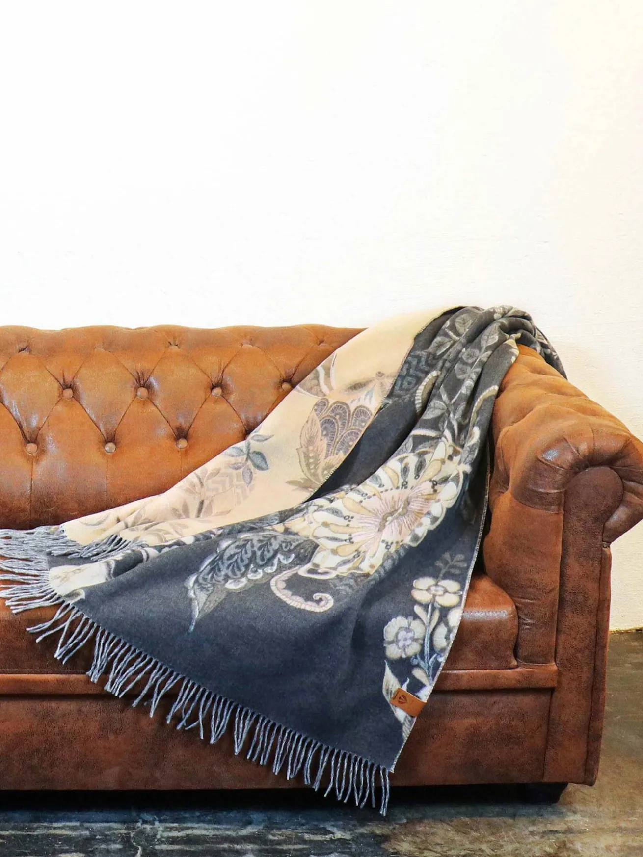 Sustainability Edition - Cashmink-Decke mit Blumenranken-Design - Made in Germany