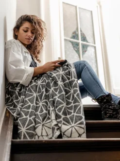 Sustainability Edition - Decke mit grafischem Design - Made in Germany