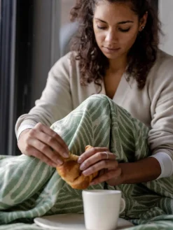 Sustainability Edition - Decke mit Blätter-Design - Made in Germany