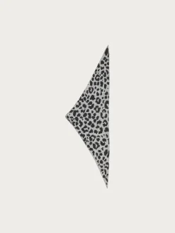 Sustainability Edition - Gestricktes Tuch mit Leo-Design