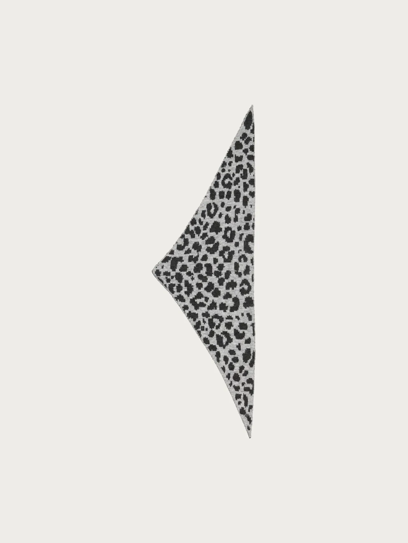 Sustainability Edition - Gestricktes Tuch mit Leo-Design