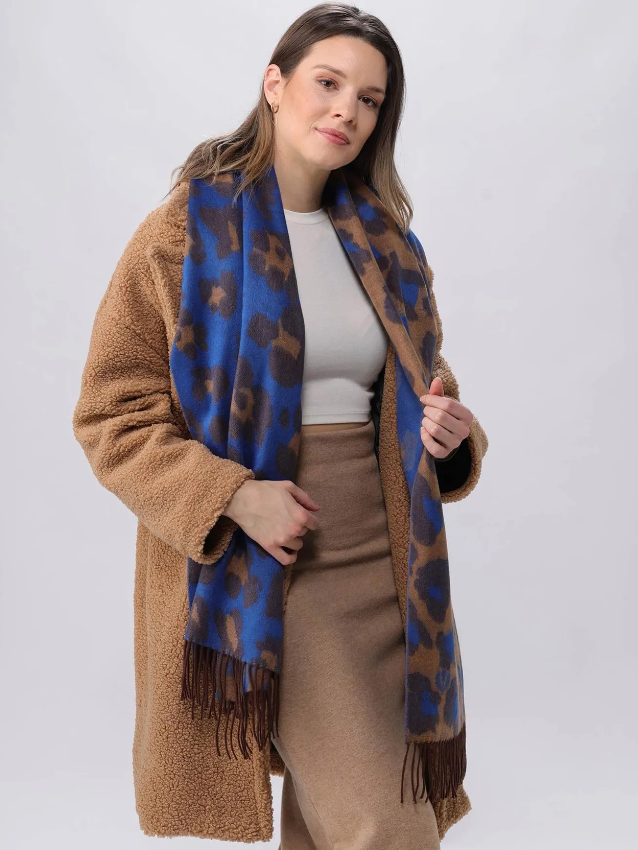 Zweifarbiger Cashmink-Schal mit Leo-Design